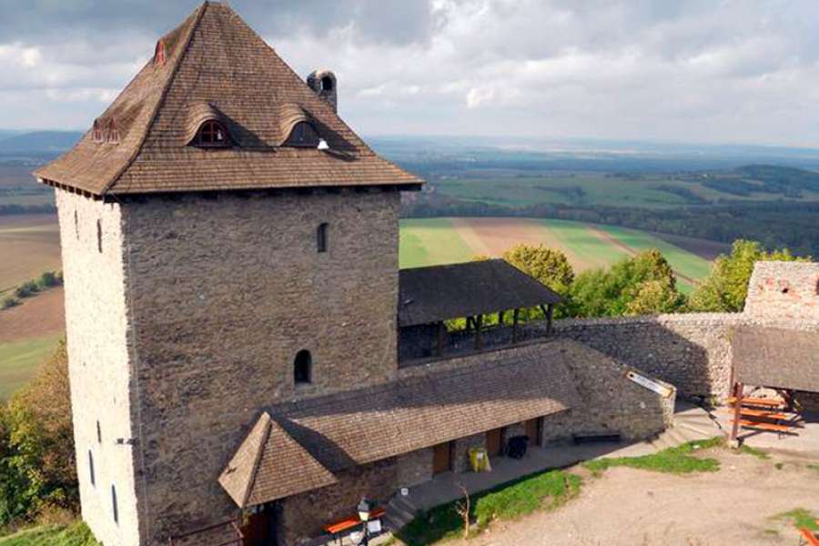 Hradní věž hradu Starý Jičín