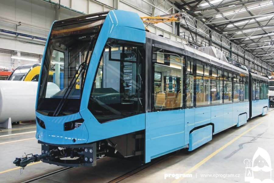 Dopravní podnik Ostrava představil první velkokapacitní tramvaj Škoda 39T
