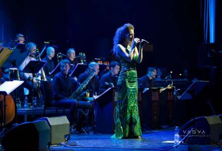 Představujeme: New Time Orchestra se sólovou zpěvačkou Hanou Holišovou