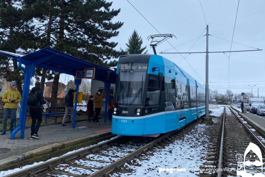 Nová tramvaj Škoda 39T začala v Ostravě ve zkušebním provozu vozit cestující