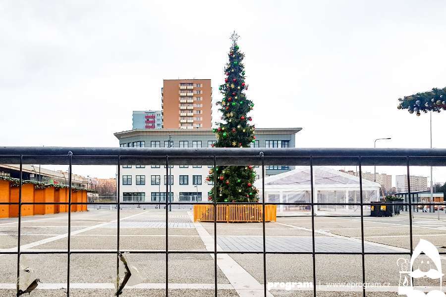 Lidé v Ostravě o vánoční atmosféru nepřijdou. Radní Jihu nechali oplotit náměstí.
