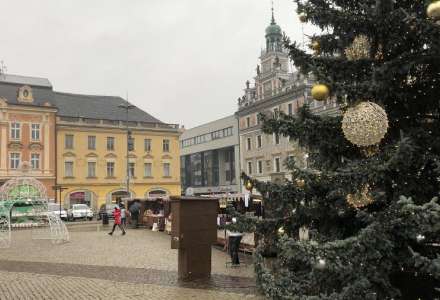 Z centra Ostravy se začaly odvážet stánky pro vánoční trhy aneb předvánoční zázrak nečekáme