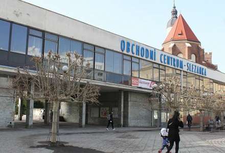 Demolice panelového obchodního centra Slezanka v centru Opavy začne v létě