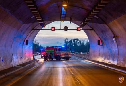 Hasiči využívají technologické uzávěry dálničního tunelu Klimkovice k taktickým cvičením