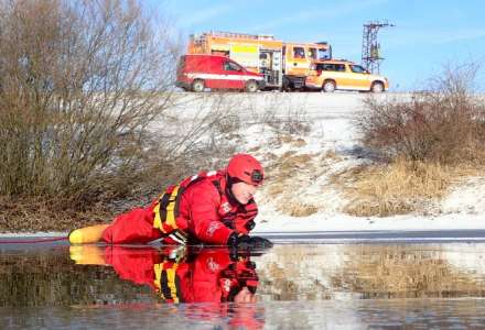 Mráz přinesl možnost výcviků moravskoslezských hasičů na ledě
