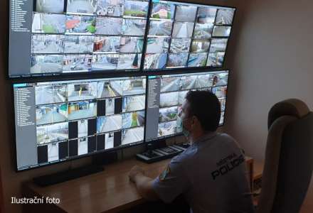 Strážník sledoval krádež na kamerách v přímém přenosu