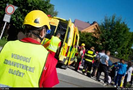 Požár v menším bytovém domě v Ostravě, hasiči zachránili dvě desítky osob