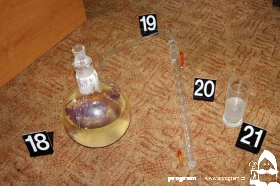 Přímo při výrobě metamfetaminu byli v bytě zadrženi „vařiči“