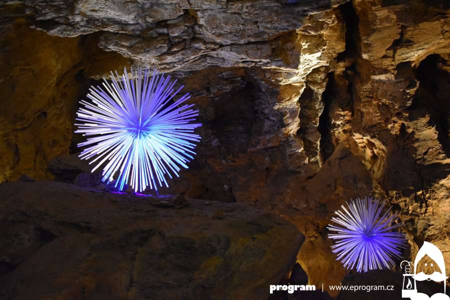 Jeskyně v Teplicích nad Bečvou doplňuje pěkně osvětlená výstava