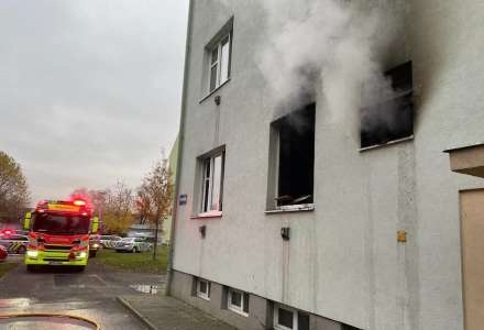 Při požáru bytu v Ostravě-Vítkovicích hasiči evakuovali deset osob